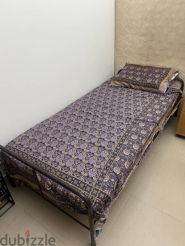 single bed with mattress 10/9 condition 0