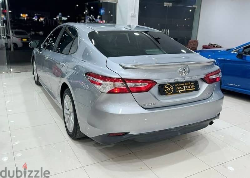 Toyota Camry 2019 4