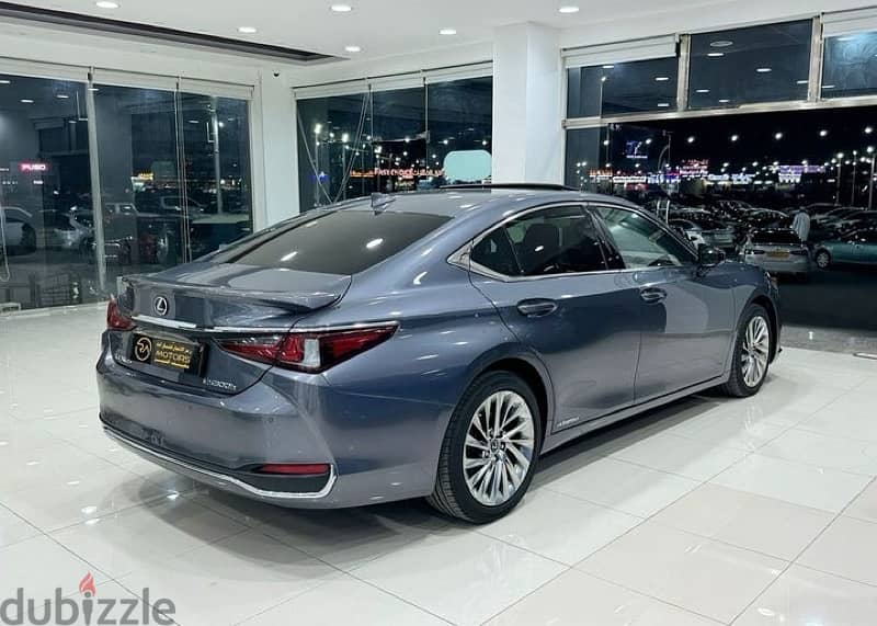 Lexus ES 300 2021 4