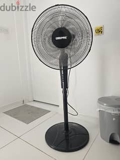 Pedestal standing fan