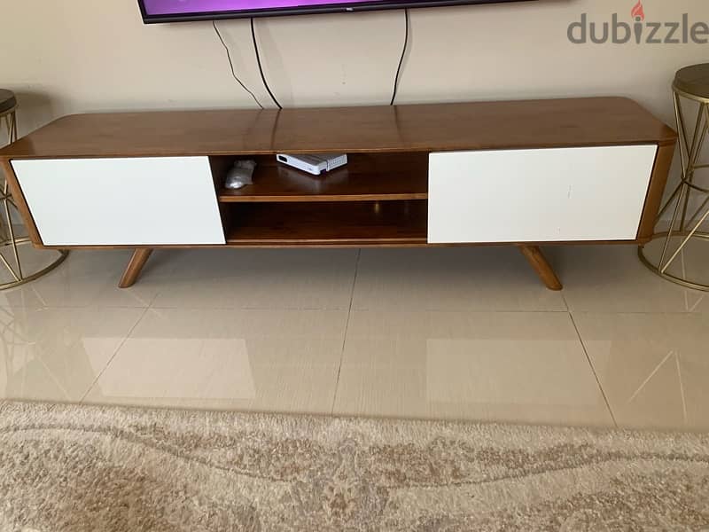 طاولة تلفزيون من الخشب الصلب ١٥٠ ريال wooden television table  150RO 1