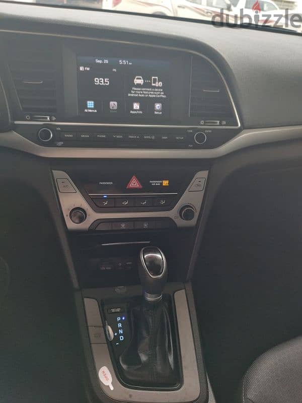 Hyundai Elantra 2018 3