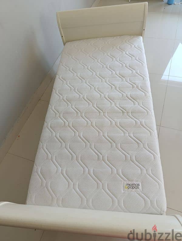 wonderful wooden toddler bed  includes water proof mattress 1