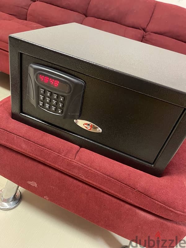 Digital safe locker condition like new 0