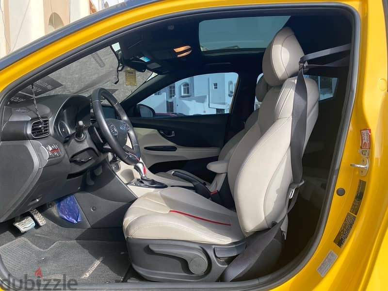 Hyundai Veloster 2019 1.6T top model( Oman Car) 1