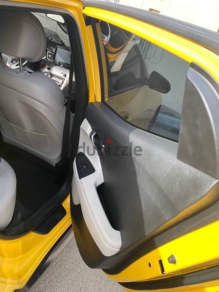 Hyundai Veloster 2019 TURBO 1.6cc top model( Oman Car) 9