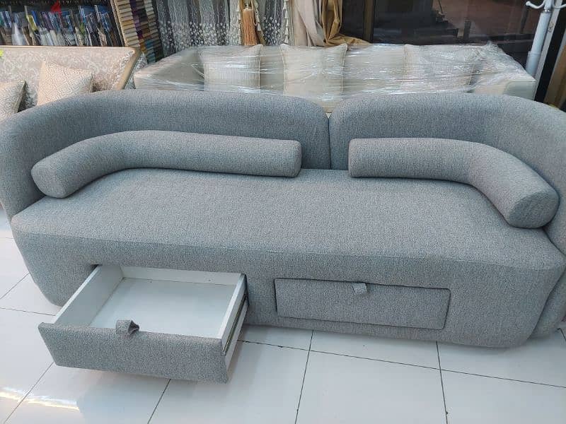 new 3 seater available 1