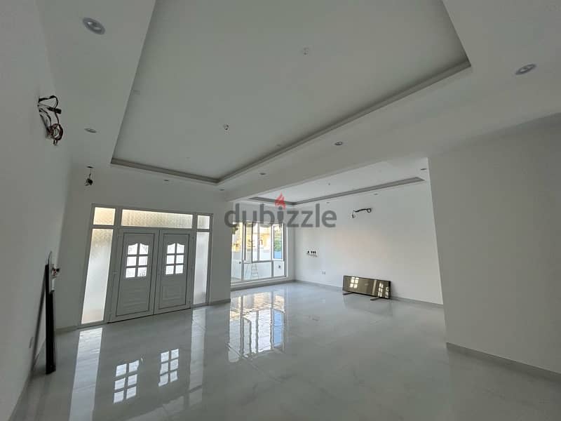 Villa for rent in Azaiba beach فلل للبيع في شاطئ العذيبة 5