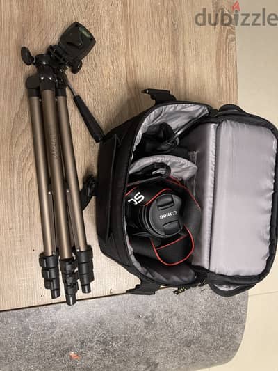 Canon eos 750d + tripod and bag