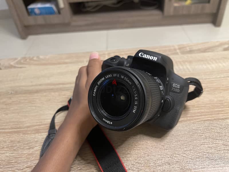 Canon eos 750d + tripod and bag 1