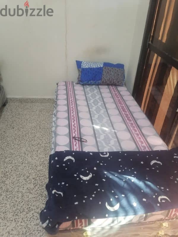 room with 4 beds for rent غرفه بها 4 سراير للإيجار 1