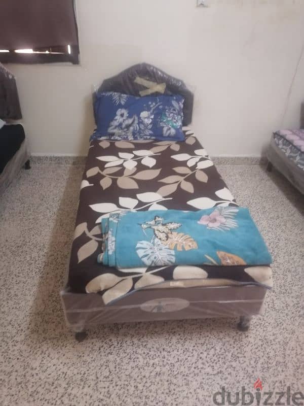 room with 4 beds for rent غرفه بها 4 سراير للإيجار 2