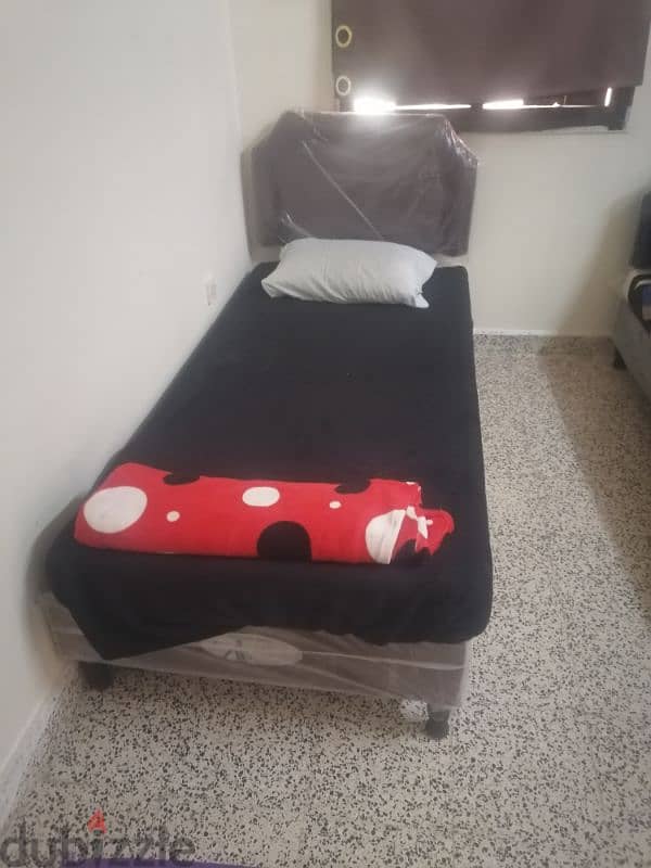 room with 4 beds for rent غرفه بها 4 سراير للإيجار 3