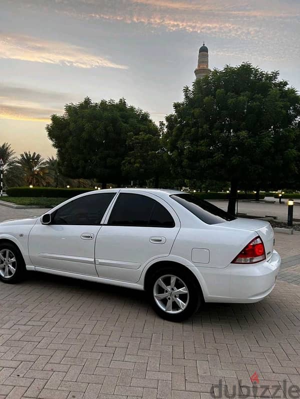 Nissan Sunny 2012 1