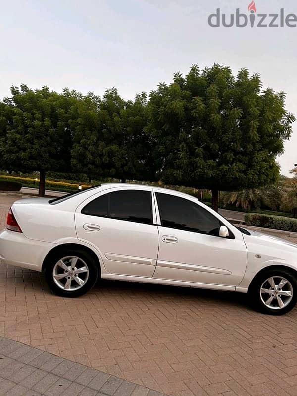 Nissan Sunny 2012 3