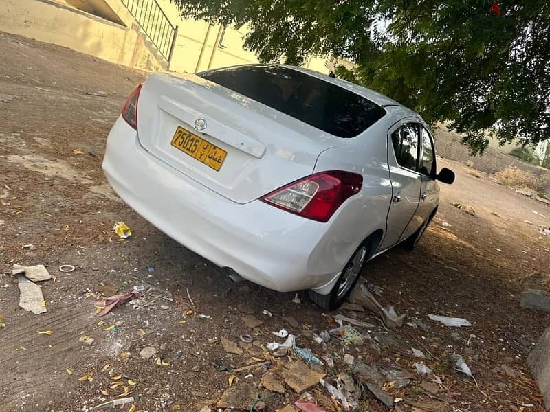 Nissan Sunny 2012 4