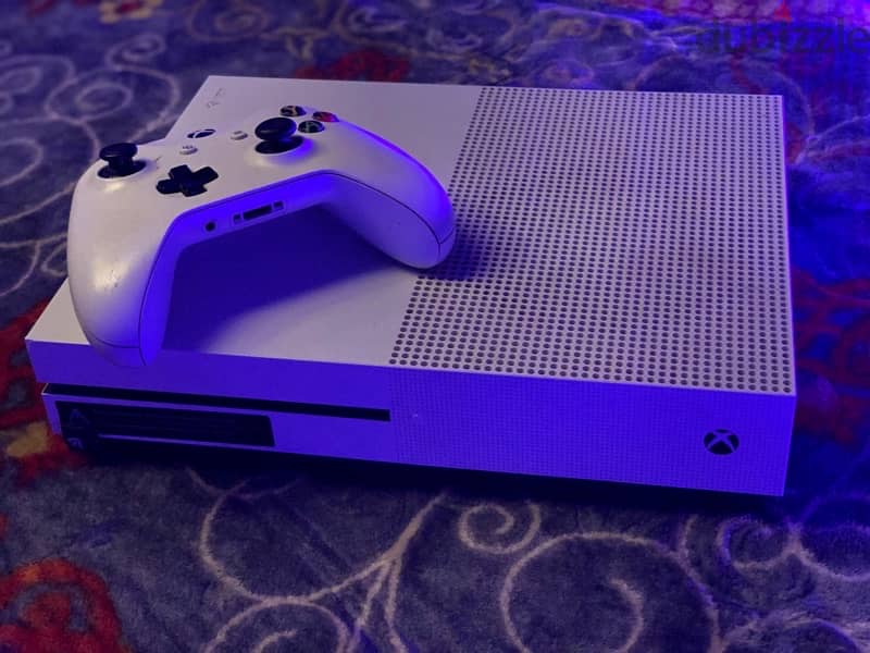 xbox one S ( 2 controllers ) 1