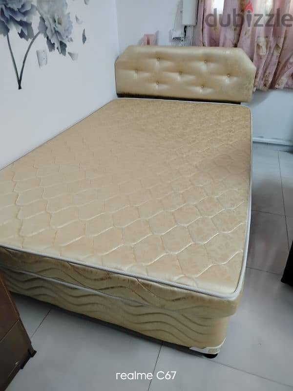 Used Bed  table mirror carpet 4