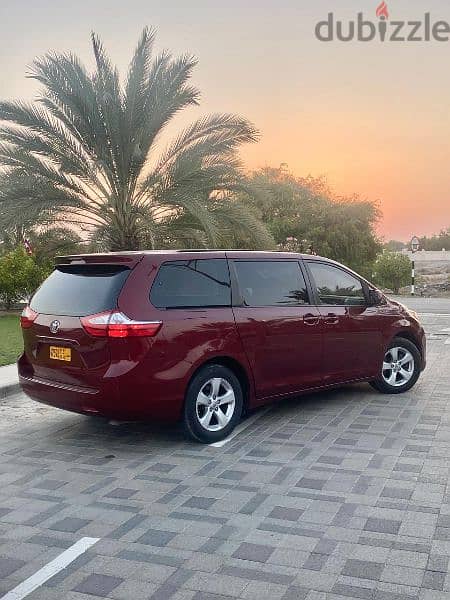 Toyota Sienna 2017 1