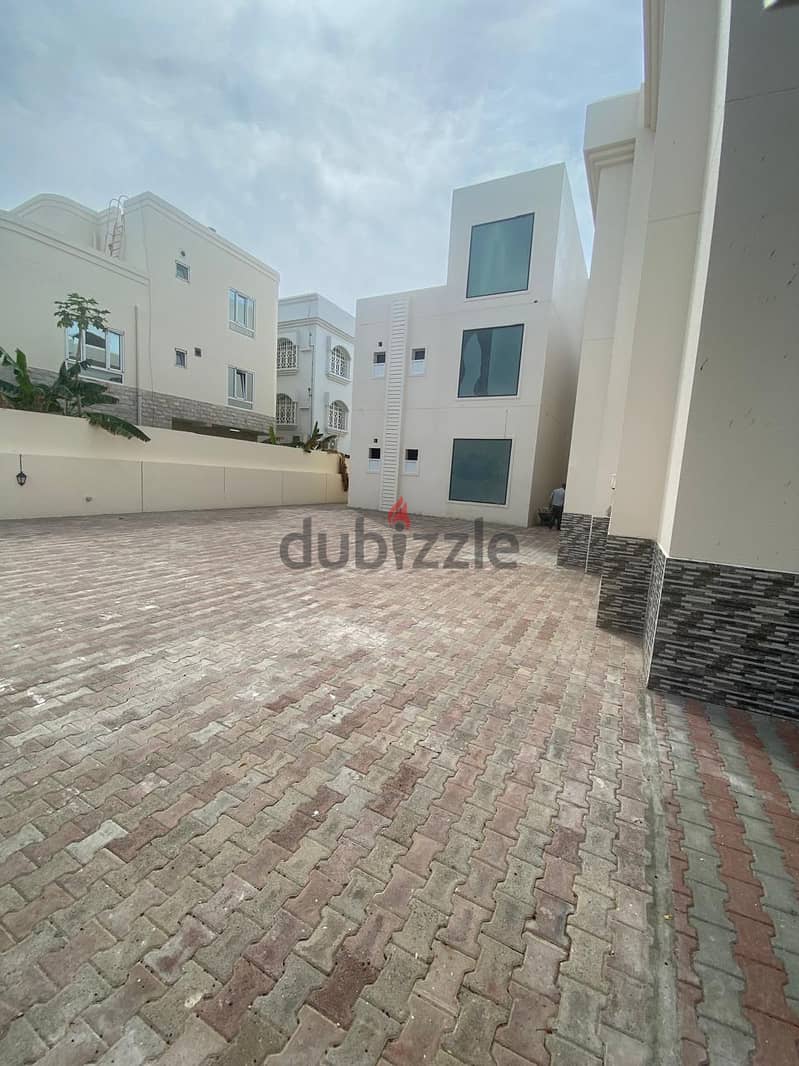 For Rent 5 Bhk Villa in Al Azaiba 1