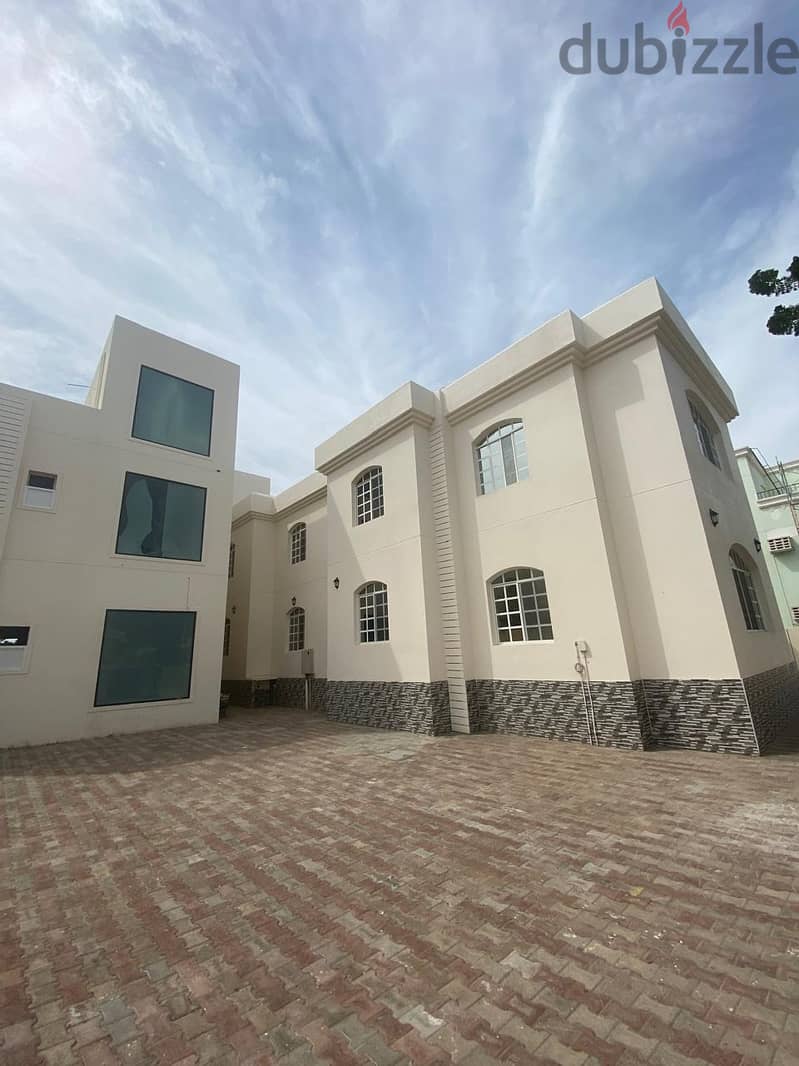 For Rent 5 Bhk Villa in Al Azaiba 4