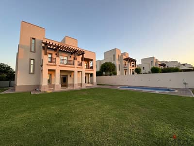 4 + 1 BR Luxurious Villa in Muscat Hills with Private Pool with Views