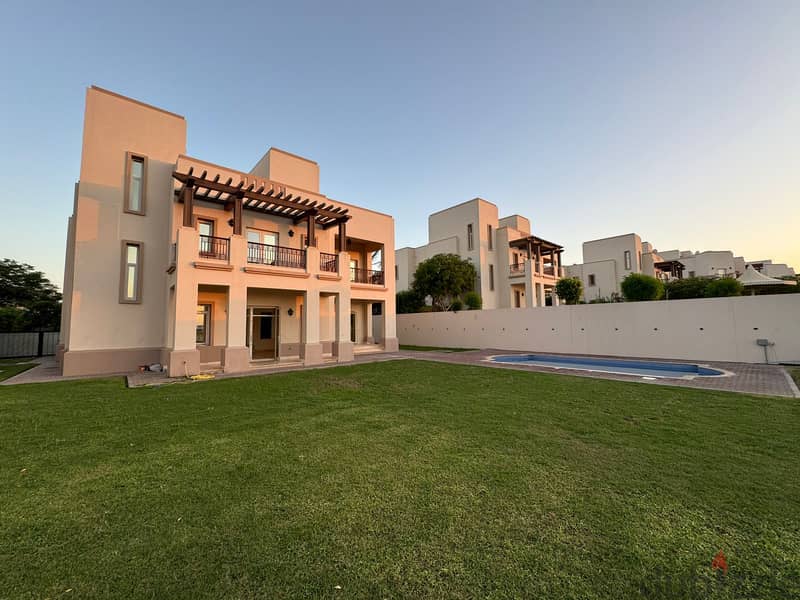 4 + 1 BR Luxurious Villa in Muscat Hills with Private Pool with Views 0