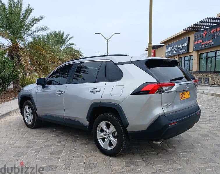 Toyota Rav 4 XLE (2020) 1