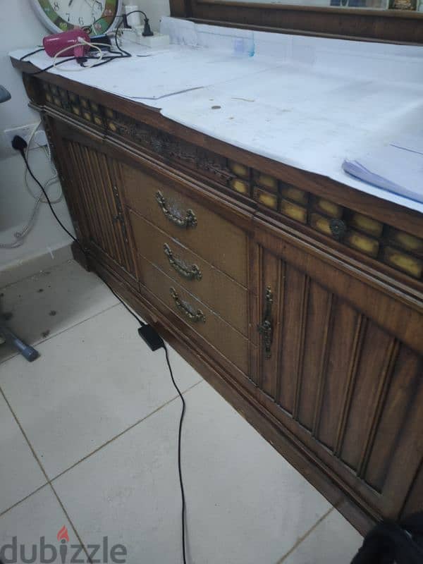 complete bedroom set used, excellent condition in Al khoud 6. 3