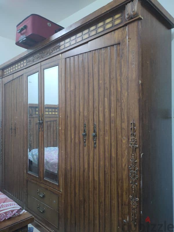 complete bedroom set used, excellent condition in Al khoud 6. 6