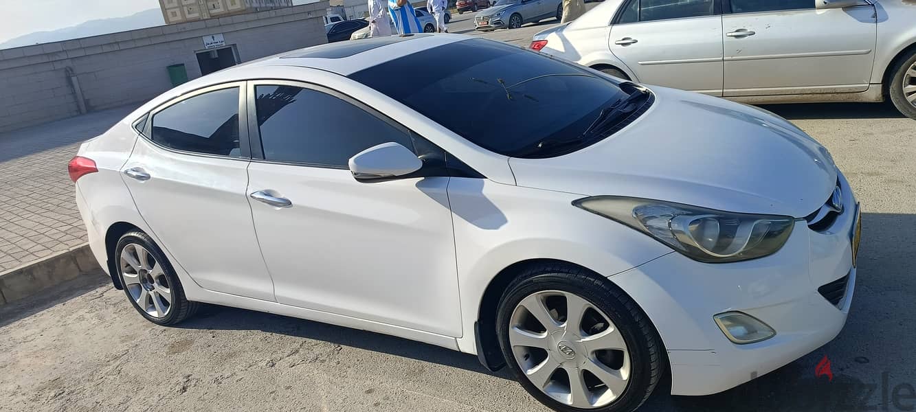 Hyundai Elantra 2013 No 1 2