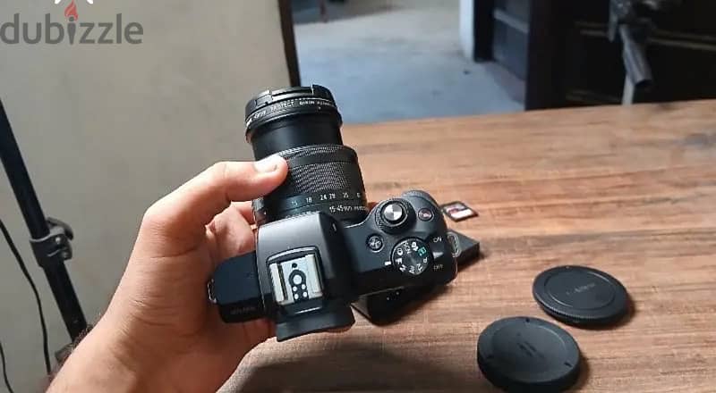 Canon M50 mirrorless DSLR Camera like new 2