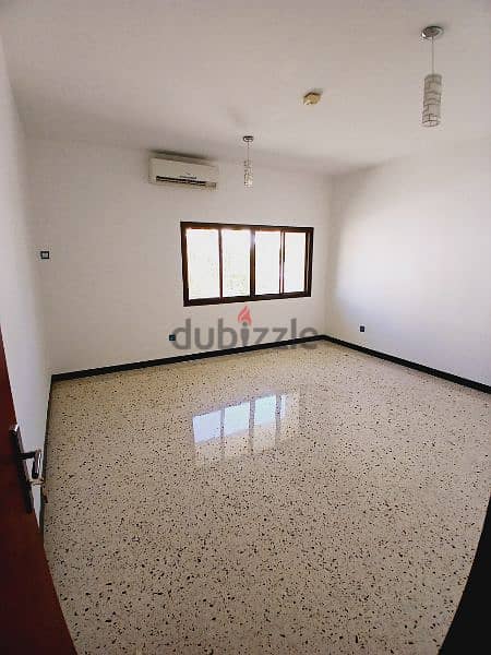 Qoroum 5 bedrooms villa for rent 2