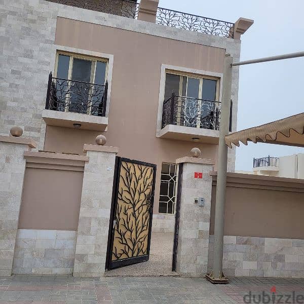 Villa for rent in Al Suwaihra, directly overlooking the sea 0