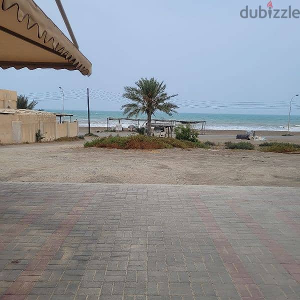 Villa for rent in Al Suwaihra, directly overlooking the sea 2