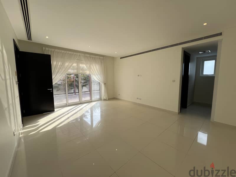 4 Bedroom Villa for Sale in Al Mouj Muscat 16