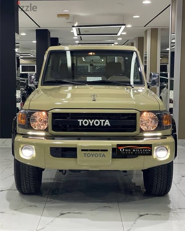 Toyota Land Cruiser Pickup 2022 1