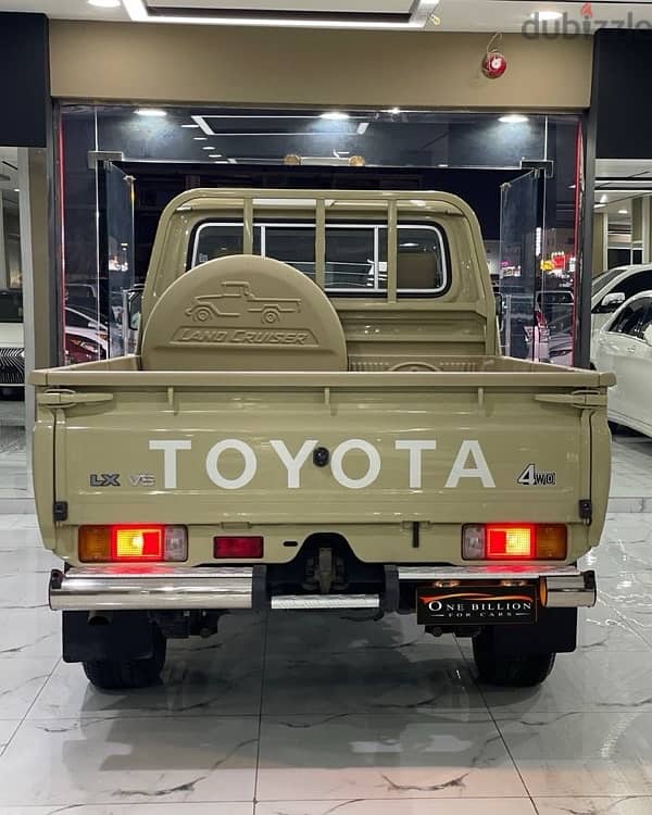 Toyota Land Cruiser Pickup 2022 4