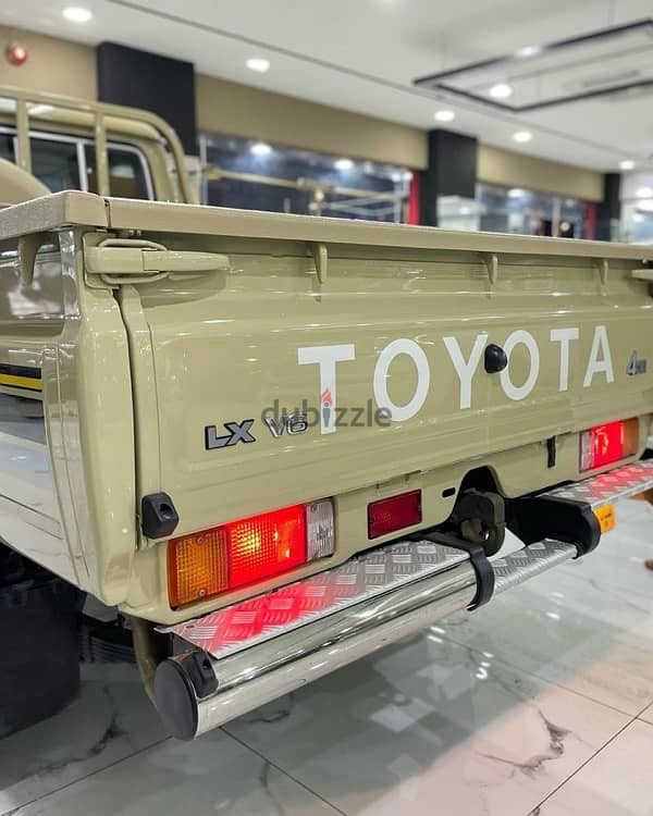 Toyota Land Cruiser Pickup 2022 5