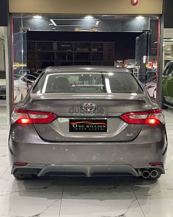 Toyota Camry 2018 4