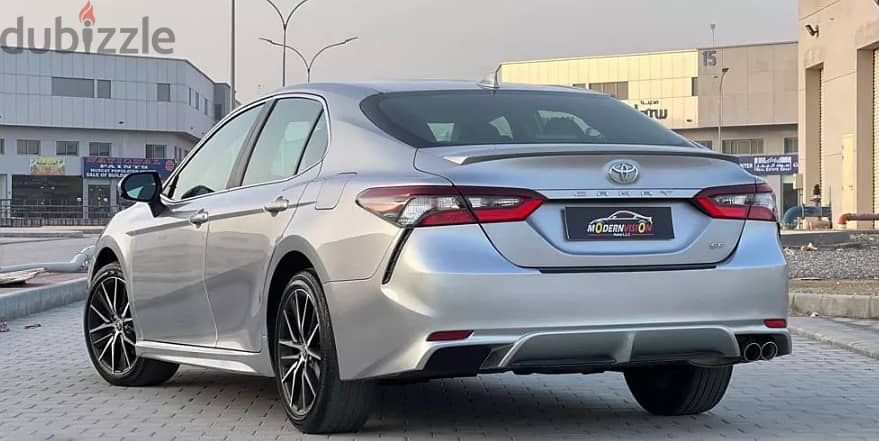 Toyota Camry 2021 SE 3