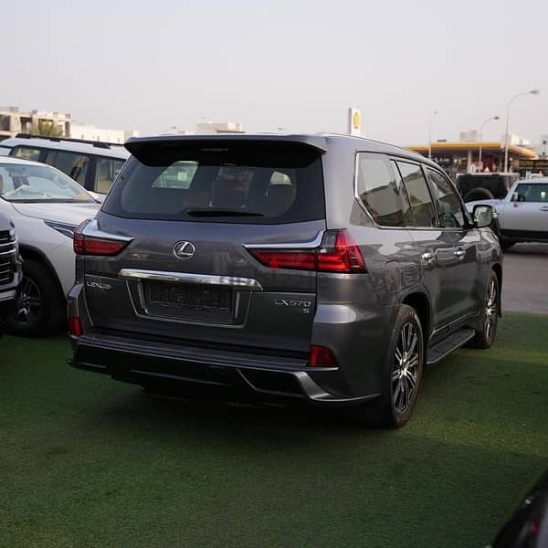 Lexus LX 570 2018 3