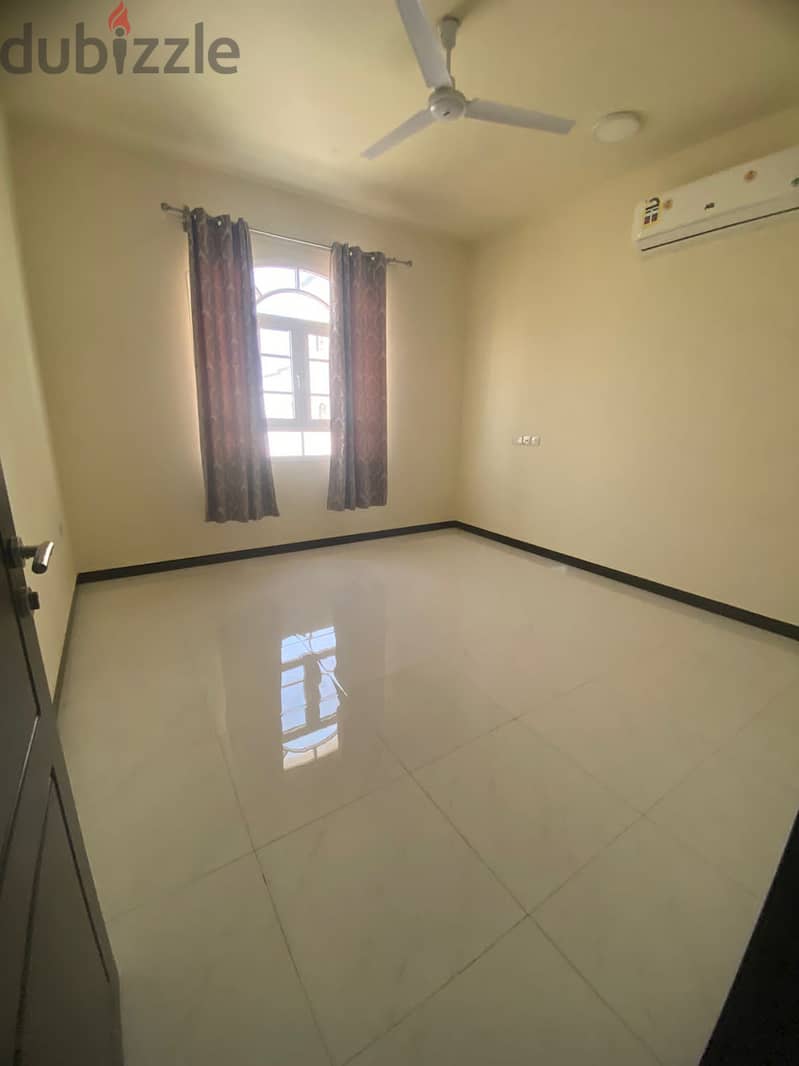 "SR-YH-630 Flat for rent in al maabilah  ( al noor Street) 5