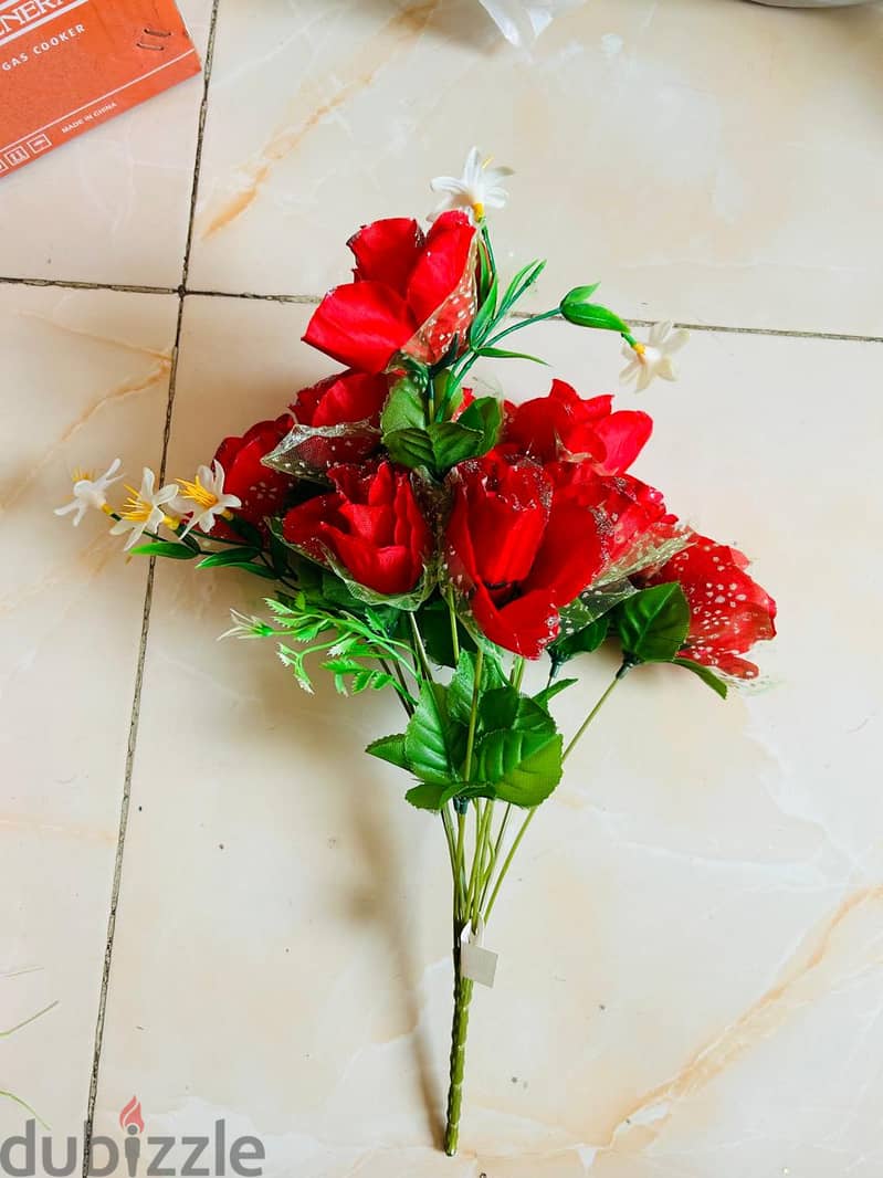 Decor flower bouquet . 300 Bzs each 10 @2.500 3