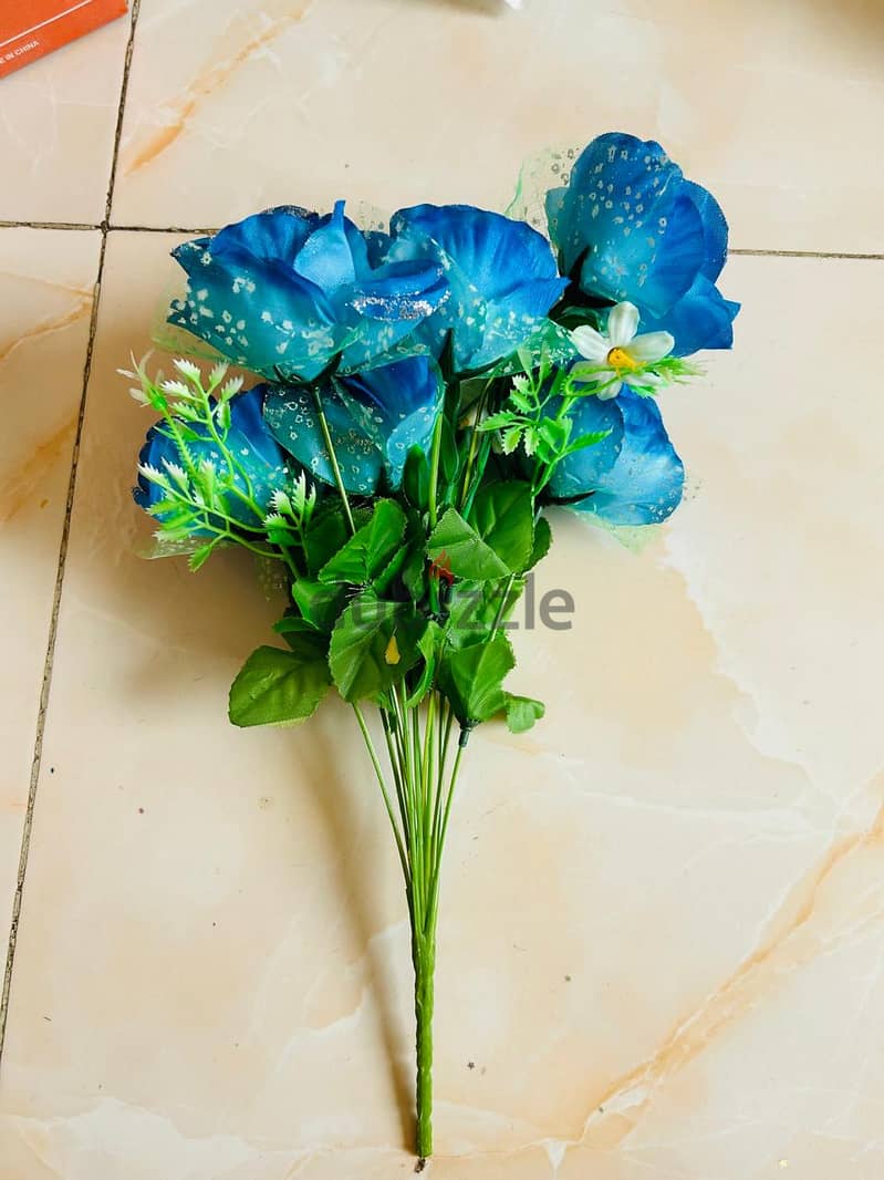 Decor flower bouquet . 300 Bzs each 10 @2.500 4