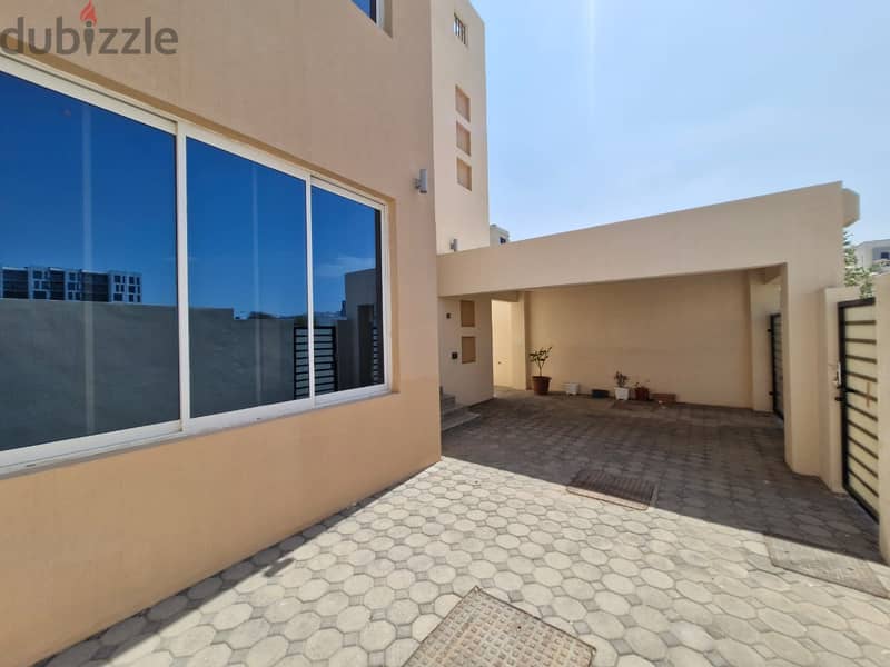 5 BR + 1 Maid’s Room Wonderful Villa in Qurum 29 1