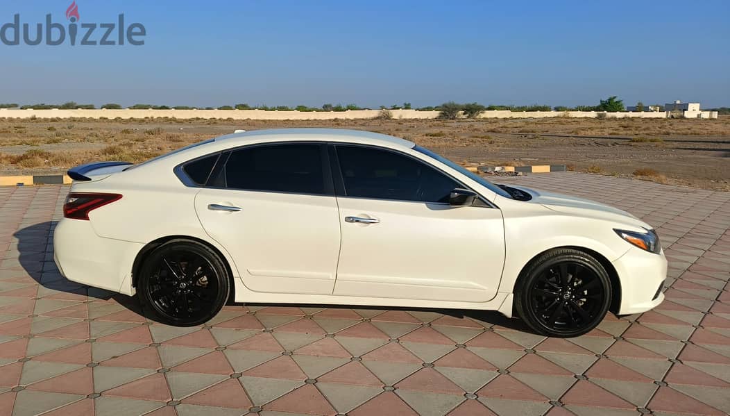 Nissan Altima 2018 SR MIDNIGHT 4