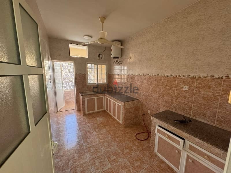 للايجار شقه راقيه بشارع الموج بالموالح الشماله free wifi 3 bhk 10