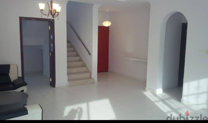 Villa for rent in prime location Qurum 4