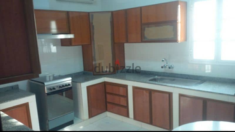 Villa for rent in prime location Qurum 6